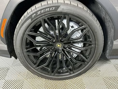 Used 2025 Lamborghini Urus SE AWD/4WD image 31