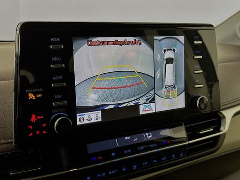 Used 2022 Toyota Sienna Platinum image 14