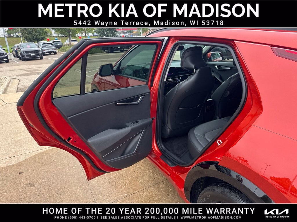 Used 2023 Kia Niro Wave w/ Wave Preserve Package FWD image 31