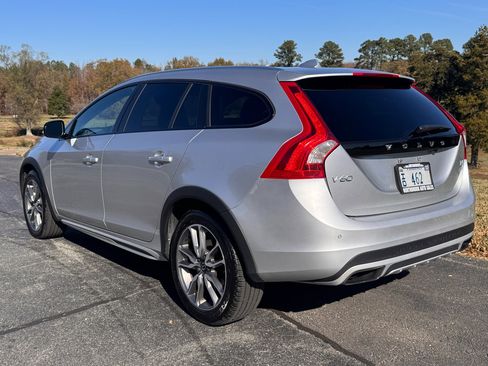 Used 2016 Volvo V60 T5 Cross Country w/ Convenience Package image 12