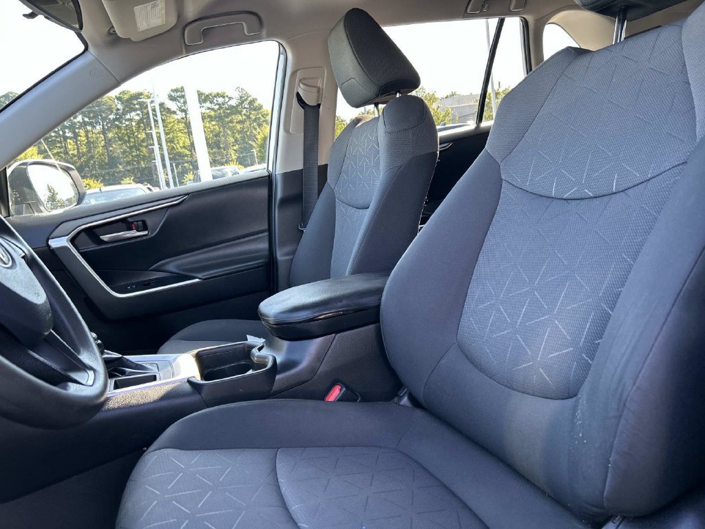 Used 2021 Toyota RAV4 XLE FWD image 24