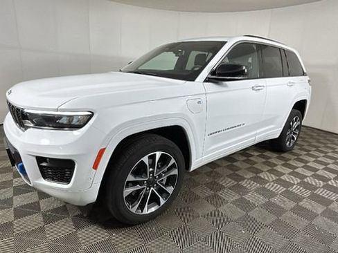 Used 2023 Jeep Grand Cherokee Overland w/ Luxury Tech Group IV AWD/4WD image 6