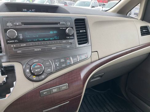 Used 2011 Toyota Sienna XLE image 15