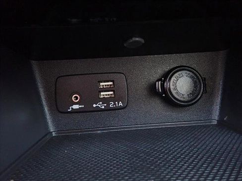 Used 2024 Subaru Forester Premium image 22