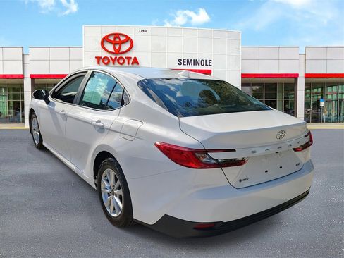Used 2025 Toyota Camry LE image 4
