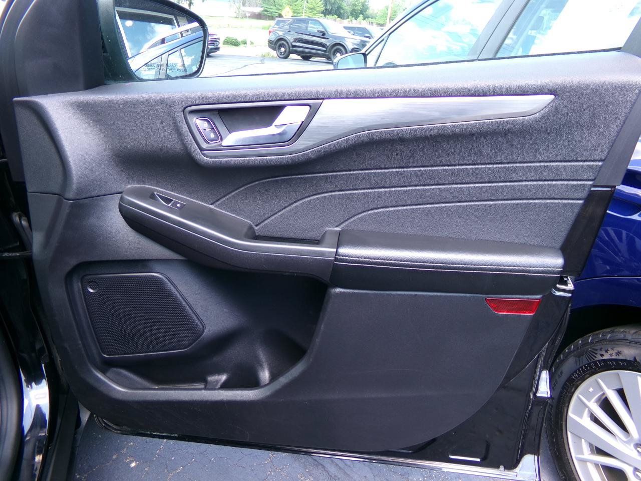 Used 2022 Ford Escape Titanium AWD/4WD image 35
