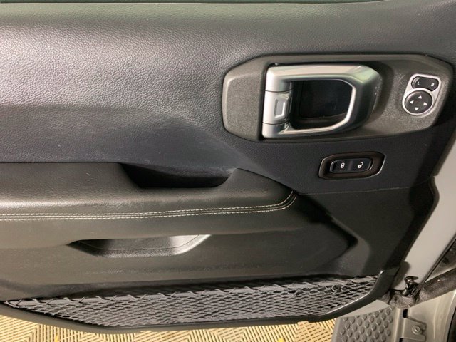 Used 2019 Jeep Wrangler Unlimited Sahara w/ Cold Weather Group AWD/4WD image 30