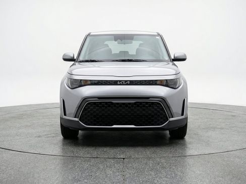 Used 2025 Kia Soul LX w/ LX Technology Package FWD image 2