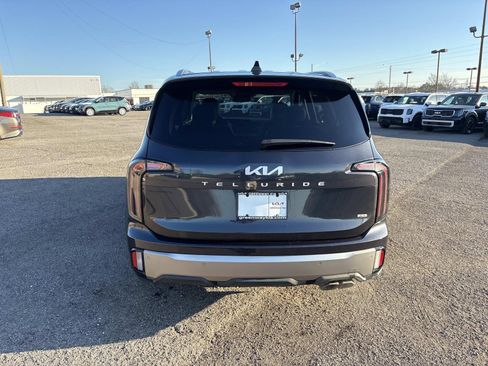 Used 2025 Kia Telluride EX w/ EX Captain's Chair Package image 6