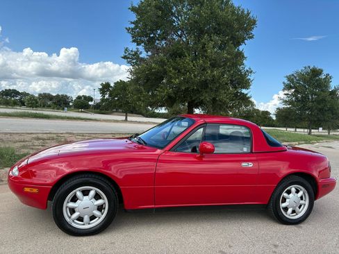 Used 1991 MAZDA MX-5 Miata RWD image 6