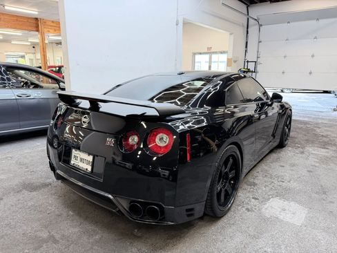 Used 2013 Nissan GT-R Black Edition AWD/4WD image 3