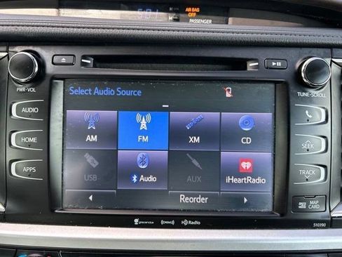 Used 2019 Toyota Highlander XLE FWD image 24
