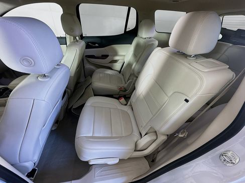 Used 2020 GMC Acadia Denali w/ Technology Package FWD image 30