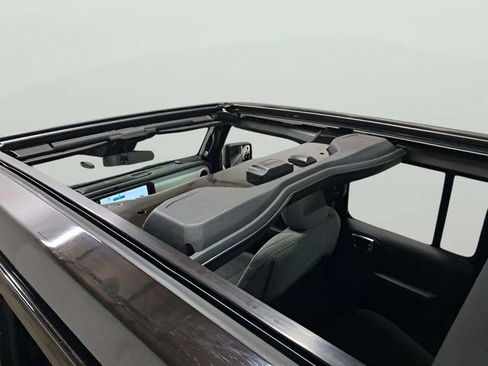 Used 2025 Jeep Wrangler Unlimited Sahara w/ Safety Group AWD/4WD image 23