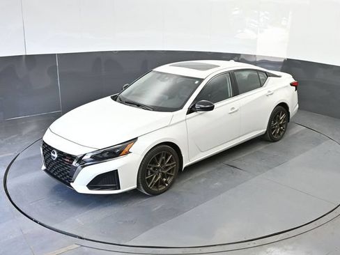Used 2025 Nissan Altima 2.5 SR w/ SR Premium Package AWD/4WD image 51