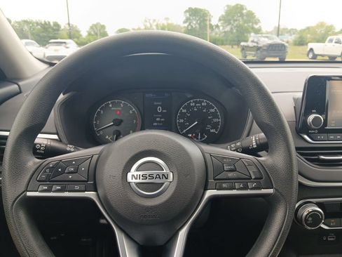 Used 2022 Nissan Altima 2.5 S FWD image 15