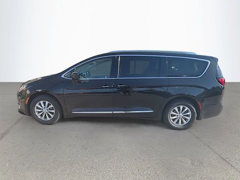 Used 2018 Chrysler Pacifica Touring-L Plus FWD image 7