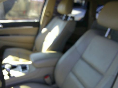 Used 2014 Jeep Grand Cherokee Limited w/ Luxury Group II image 42