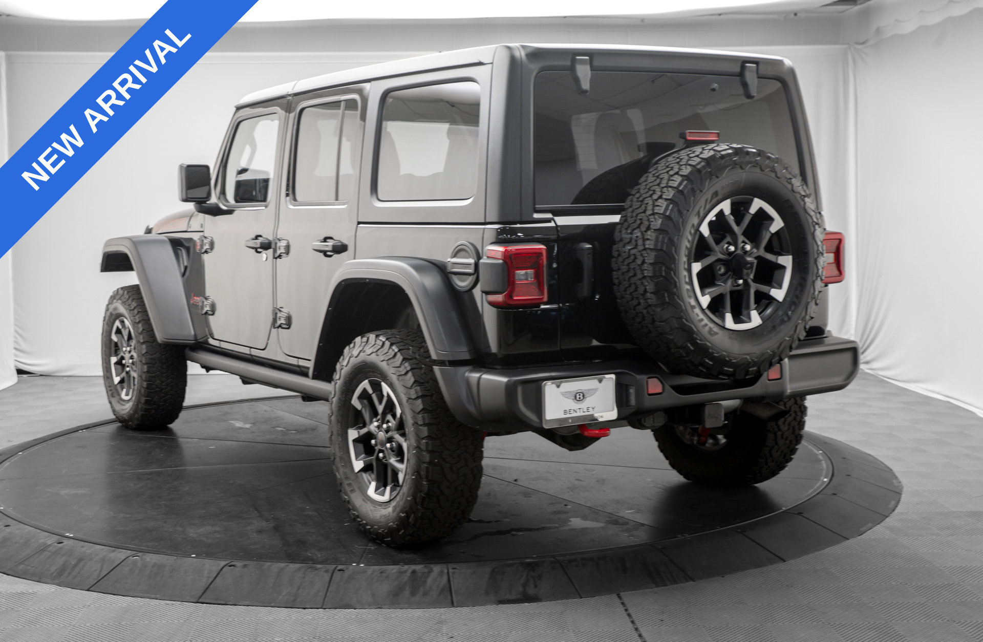 Used 2025 Jeep Wrangler Unlimited Rubicon AWD/4WD image 5