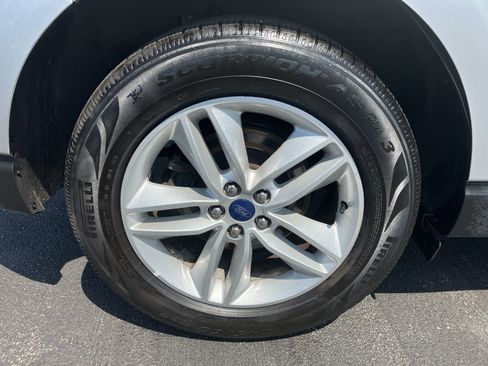 Used 2018 Ford Edge SEL AWD/4WD image 8