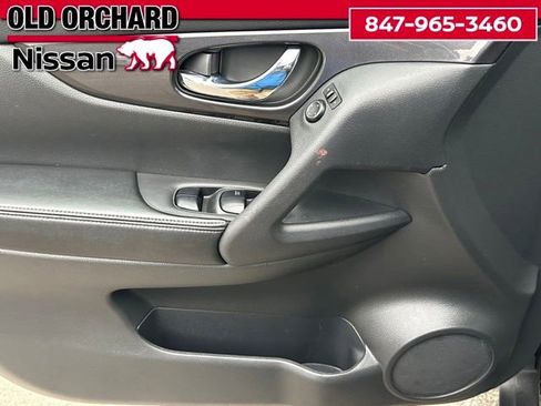 Used 2018 Nissan Rogue SV image 7