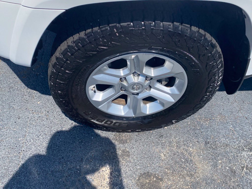 Used 2021 Toyota 4Runner SR5 AWD/4WD image 18