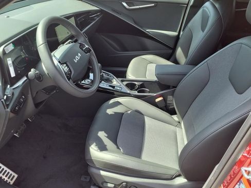 New 2025 Kia Niro EX Touring image 10