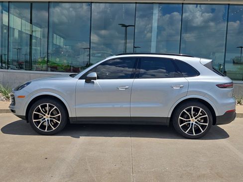 Used 2023 Porsche Cayenne AWD/4WD image 2