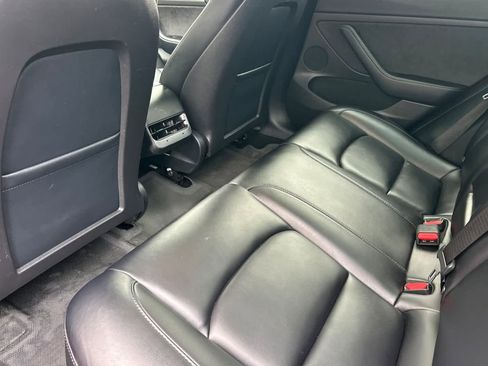 Used 2022 Tesla Model 3 image 4