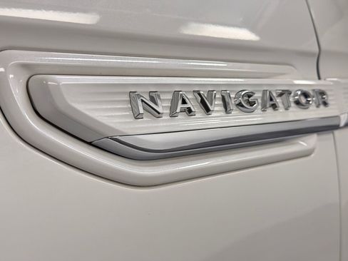 Certified 2023 Lincoln Navigator Reserve AWD/4WD image 17