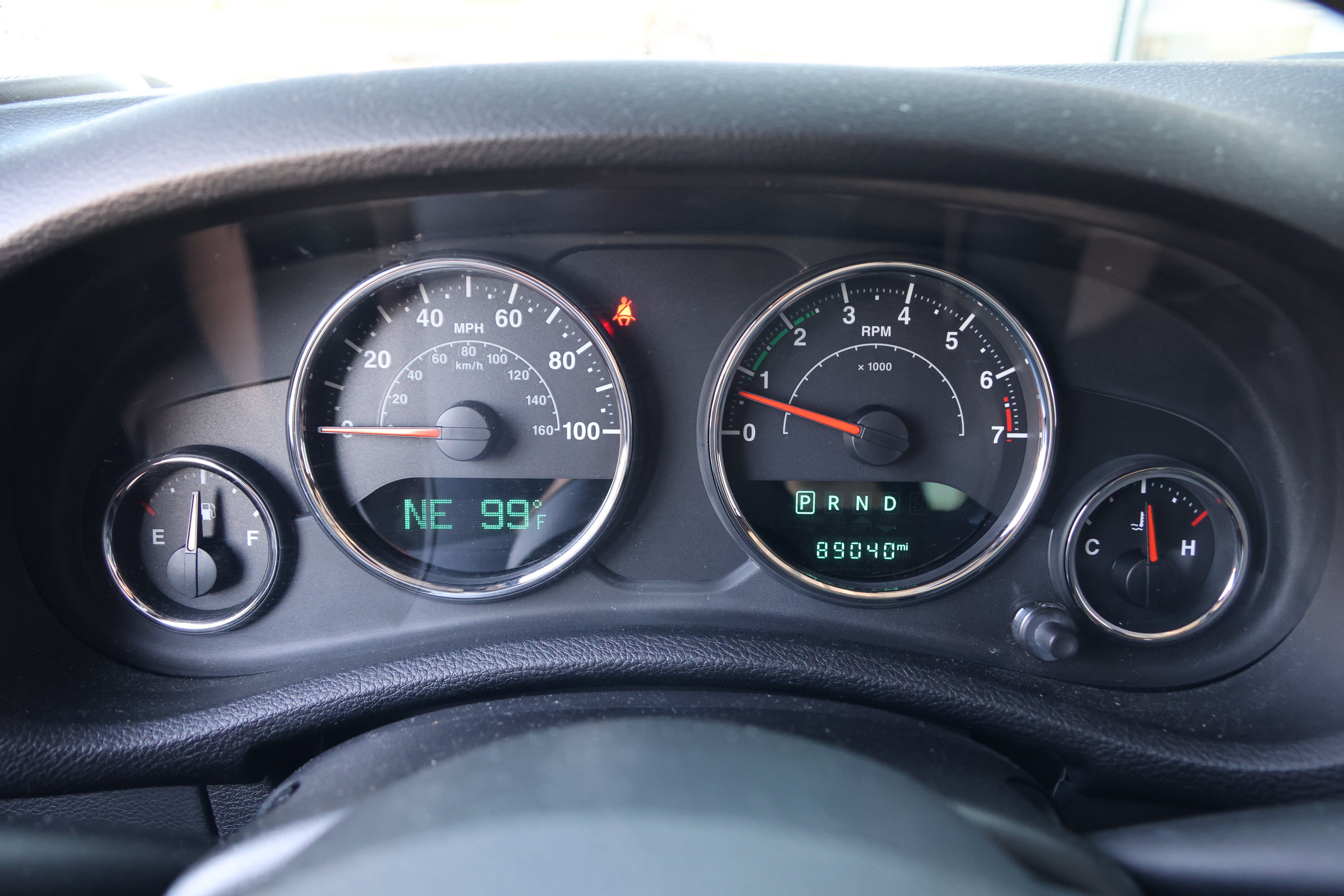 Used 2017 Jeep Wrangler Unlimited Sahara w/ Connectivity Group AWD/4WD image 17