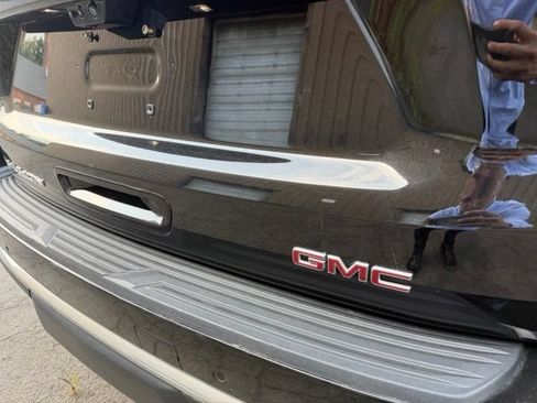 Used 2025 GMC Yukon XL Denali w/ Advanced Technology Package AWD/4WD image 11