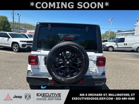 Used 2023 Jeep Wrangler Unlimited Sahara w/ Cold Weather Group AWD/4WD image 6