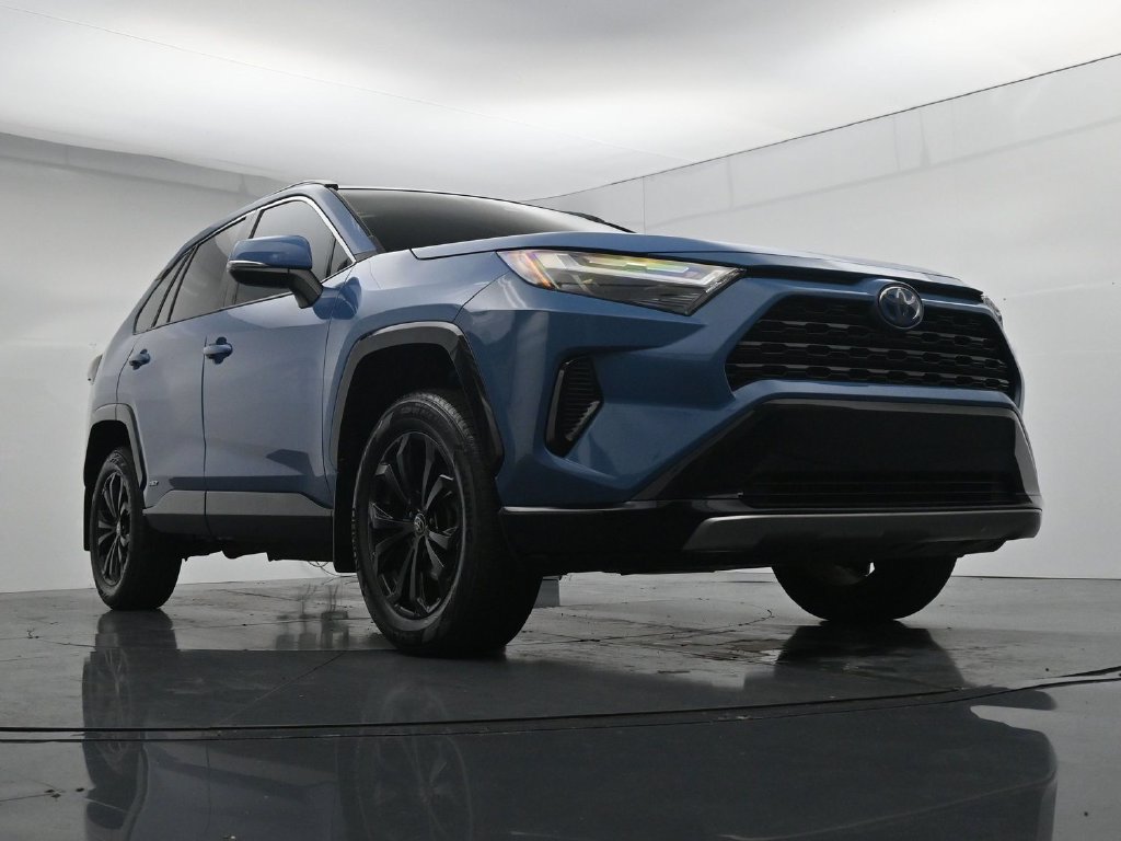 Used 2024 Toyota RAV4 SE w/ Convenience Package AWD/4WD image 32
