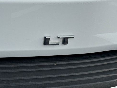 Used 2024 Chevrolet Suburban LT image 13