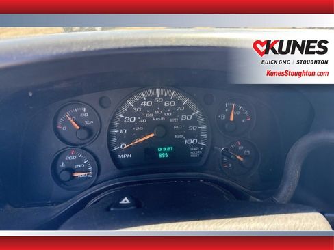 Used 2004 Chevrolet Express 3500 w/ Chrome Appearance Package RWD image 25