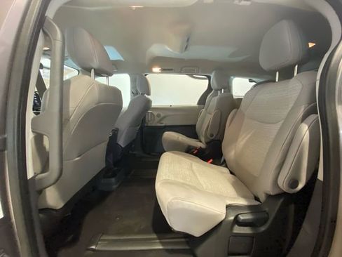 Used 2023 Toyota Sienna LE FWD image 14