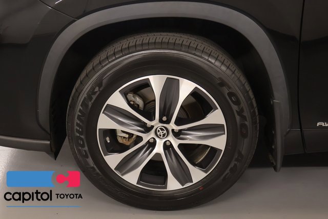 Used 2024 Toyota Highlander XLE AWD/4WD image 7