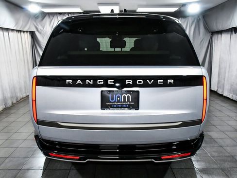 Used 2025 Land Rover Range Rover SE image 5