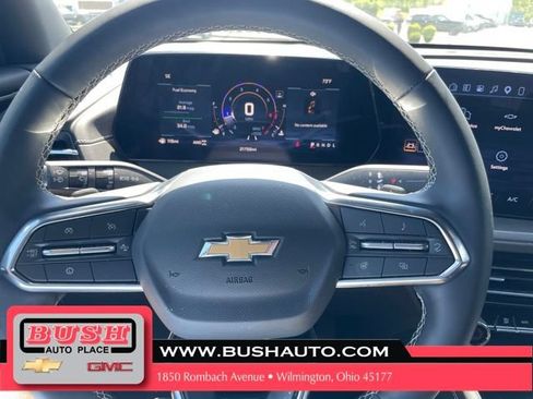 Used 2026 Chevrolet Traverse LT AWD/4WD image 16