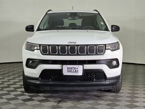 Used 2022 Jeep Compass Latitude image 2