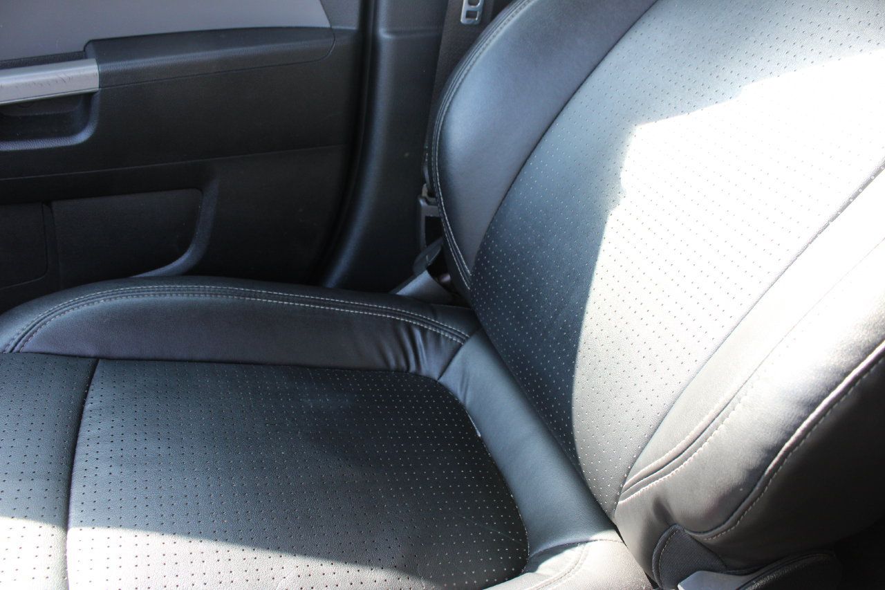 Used 2018 Chevrolet Sonic Premier FWD image 17