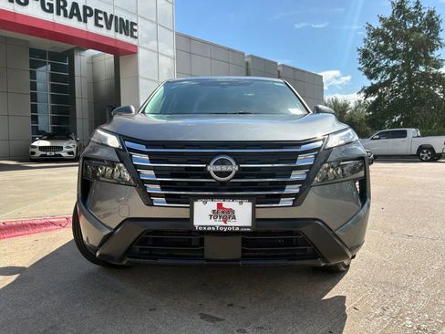 Used 2025 Nissan Rogue SV FWD image 3