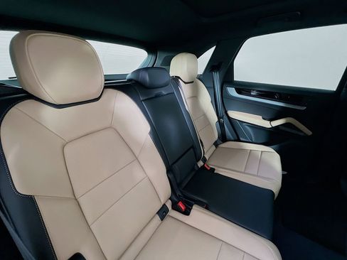New 2026 Porsche Cayenne Base image 29