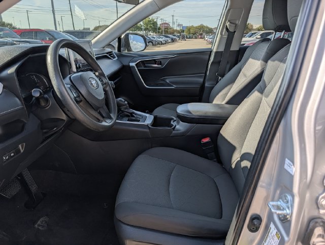 Used 2024 Toyota RAV4 XLE FWD image 26