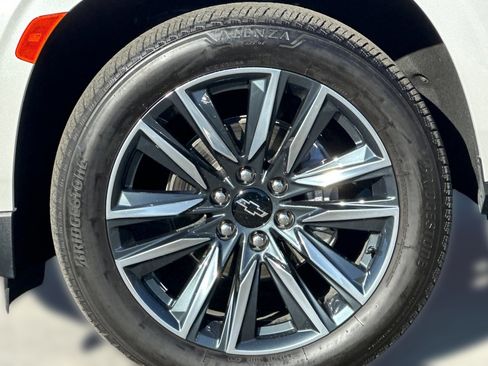 Used 2023 Chevrolet Tahoe High Country image 11