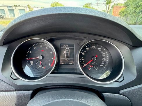 Used 2017 Volkswagen Jetta SE FWD image 37