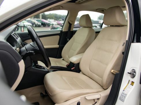 Used 2013 Volkswagen Jetta SE FWD image 16