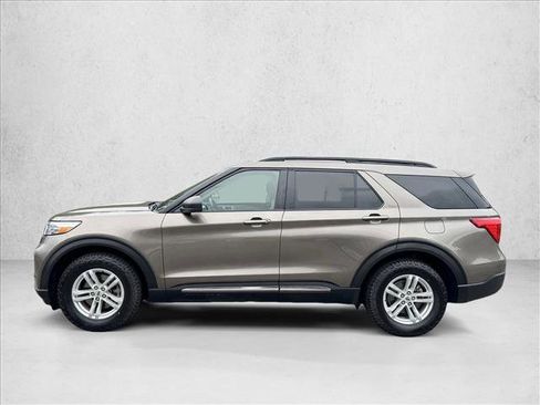 Used 2021 Ford Explorer XLT w/ Equipment Group 202A image 4