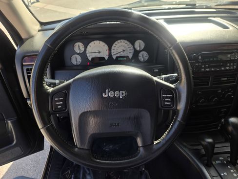 Used 2004 Jeep Grand Cherokee Limited w/ Trailer Tow Group IV image 12